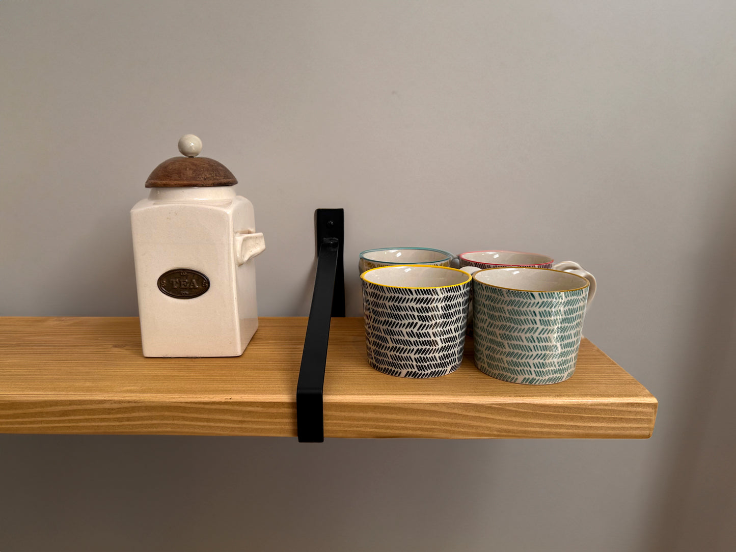 Briwax coloured shelf with suspense style bracket