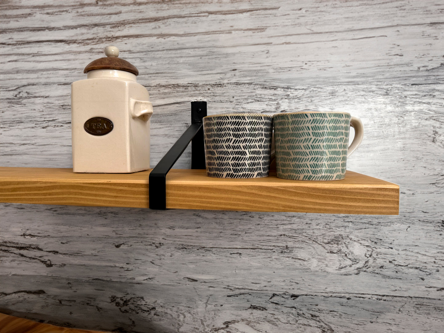 Briwax coloured shelf with suspense style bracket