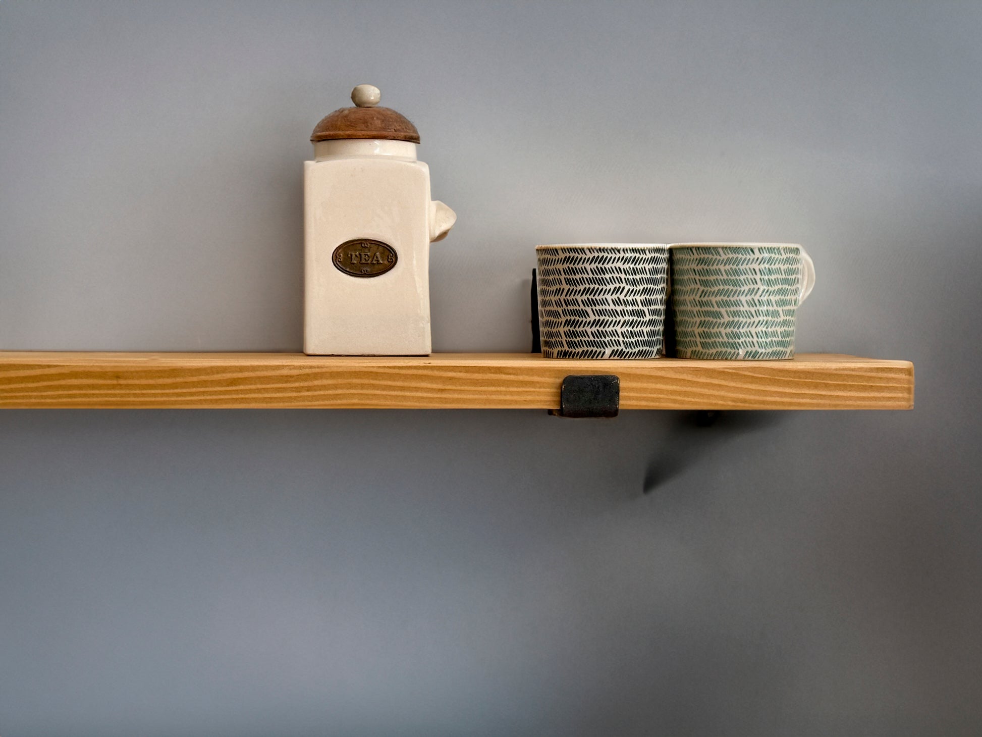 shelf with up style shelf bracket briwax finish