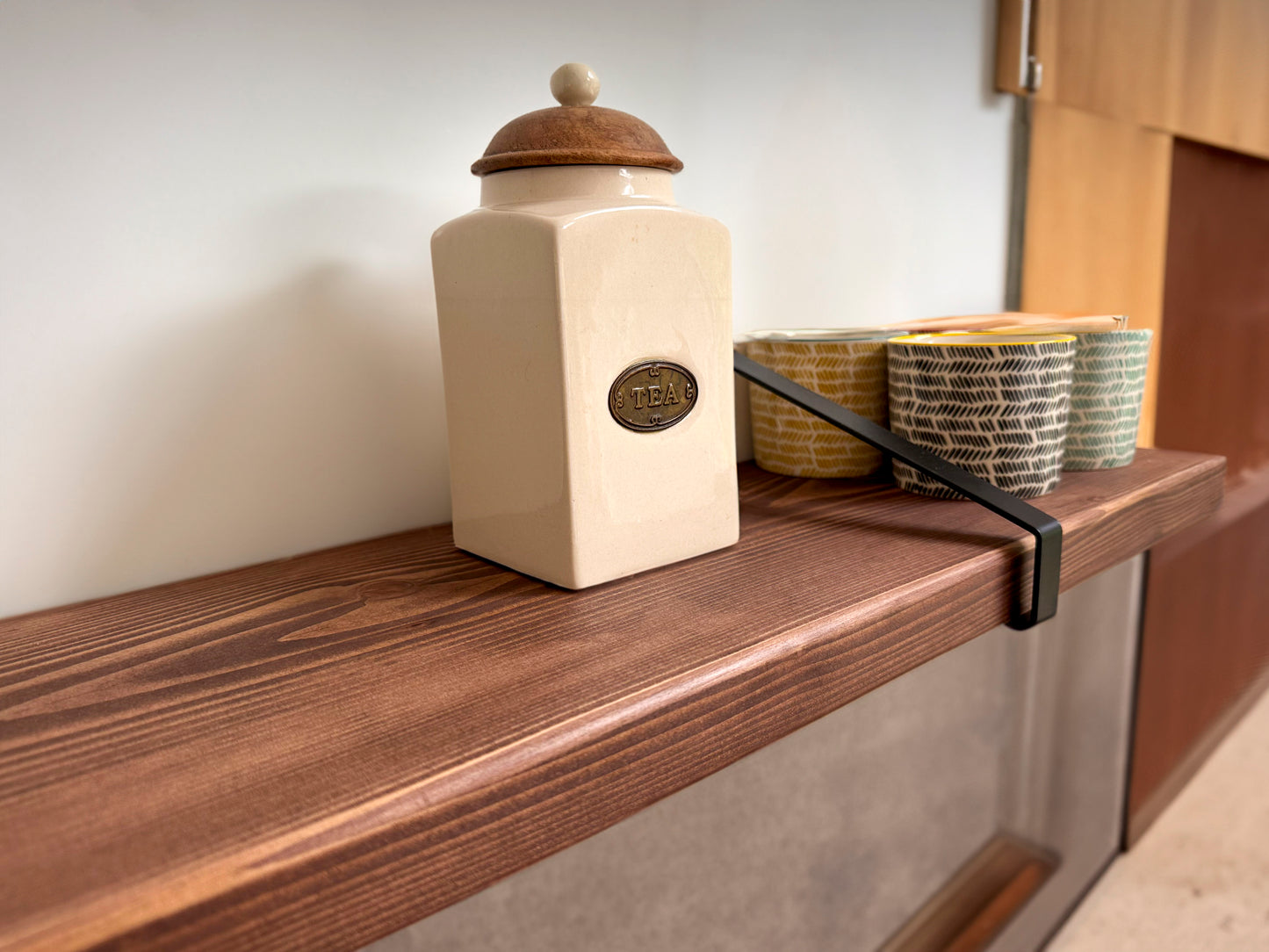 Briwax coloured shelf with suspense style bracket